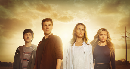 THE GIFTED: L-R: Percy Hynes White, Stephen Moyer, Amy Acker and Natalie Alyn Lind in THE GIFTED premiering Monday, Oct. 2 (9:00-10:00 PM ET/PT) on FOX. ©2017 Fox Broadcasting Co. Cr: Frank Ockenfels/FOX