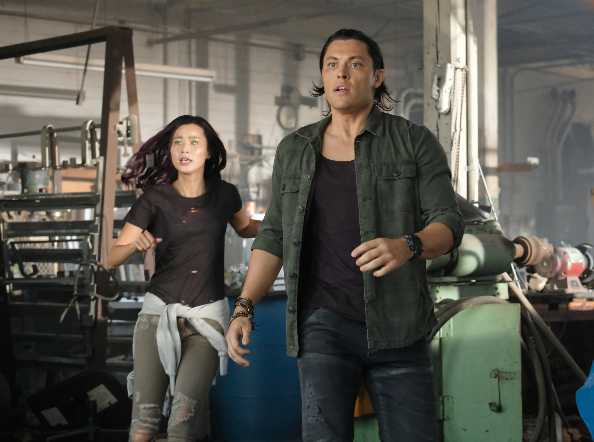 THE GIFTED: Jamie Chung and Blair Redford in the "eXit strategy" episode of THE GIFTED airing Monday, Oct. 23 (9:00-10:00 PM ET/PT) on FOX. ©2017 Fox Broadcasting Co. Cr: Eliza Morse/FOX