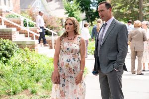 SWEET MAGNOLIAS (L TO R) JAMIE LYNN SPEARS as NOREEN FITZGIBBONS and CHRIS KLEIN as BILL TOWNSEND in episode 101 of SWEET MAGNOLIAS Cr. ELIZA MORSE/NETFLIX © 2020