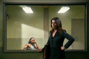The Lincoln Lawyer. (L to R) Jeff Francisco as Alvin Aquino, Neve Campbell as Maggie McPherson in episode 109 of The Lincoln Lawyer. Cr. Lara Solanki/Netflix © 2022